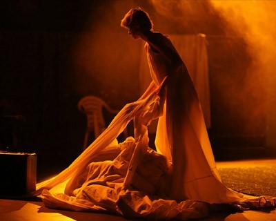 Я была в доме и ждала, чтоб дождь пришел